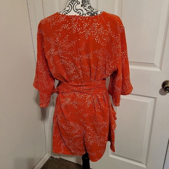 Princess Polly Louie Hidden Romper Floral Faux - Picture 3 of 5